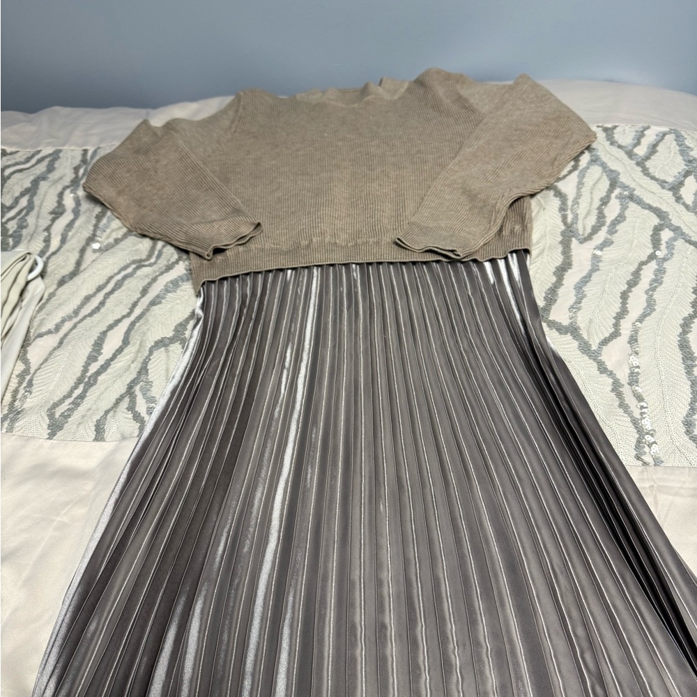 Elegant Gray Pleated Skirt